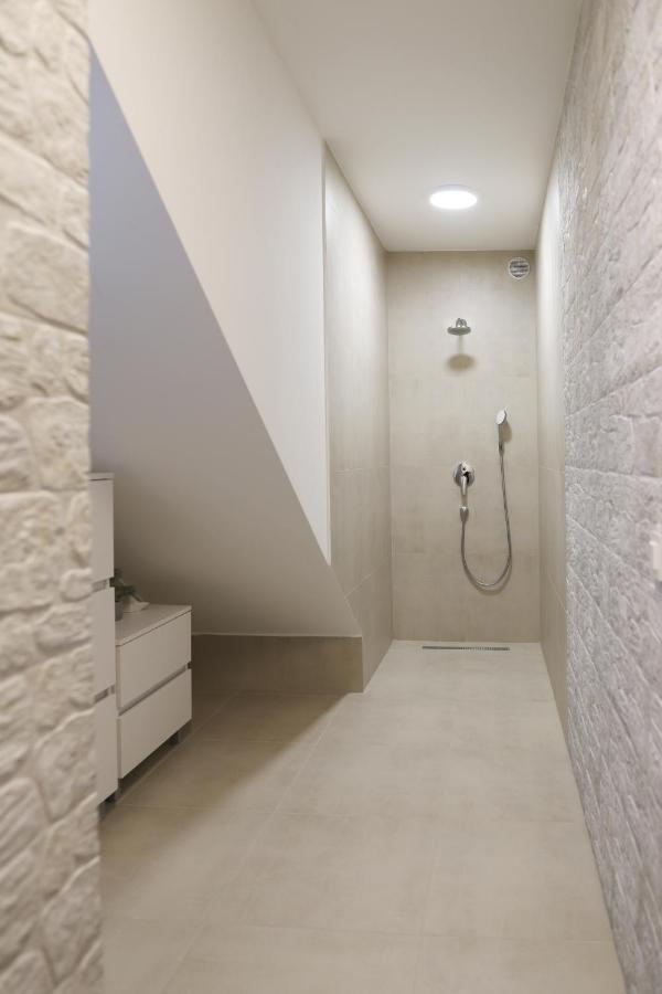 Apartments Terra Sun With Private Pool Or Jacuzzi Njivice Exterior foto